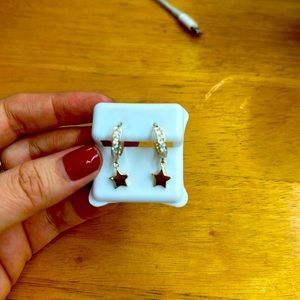 14kt star dangling earrings